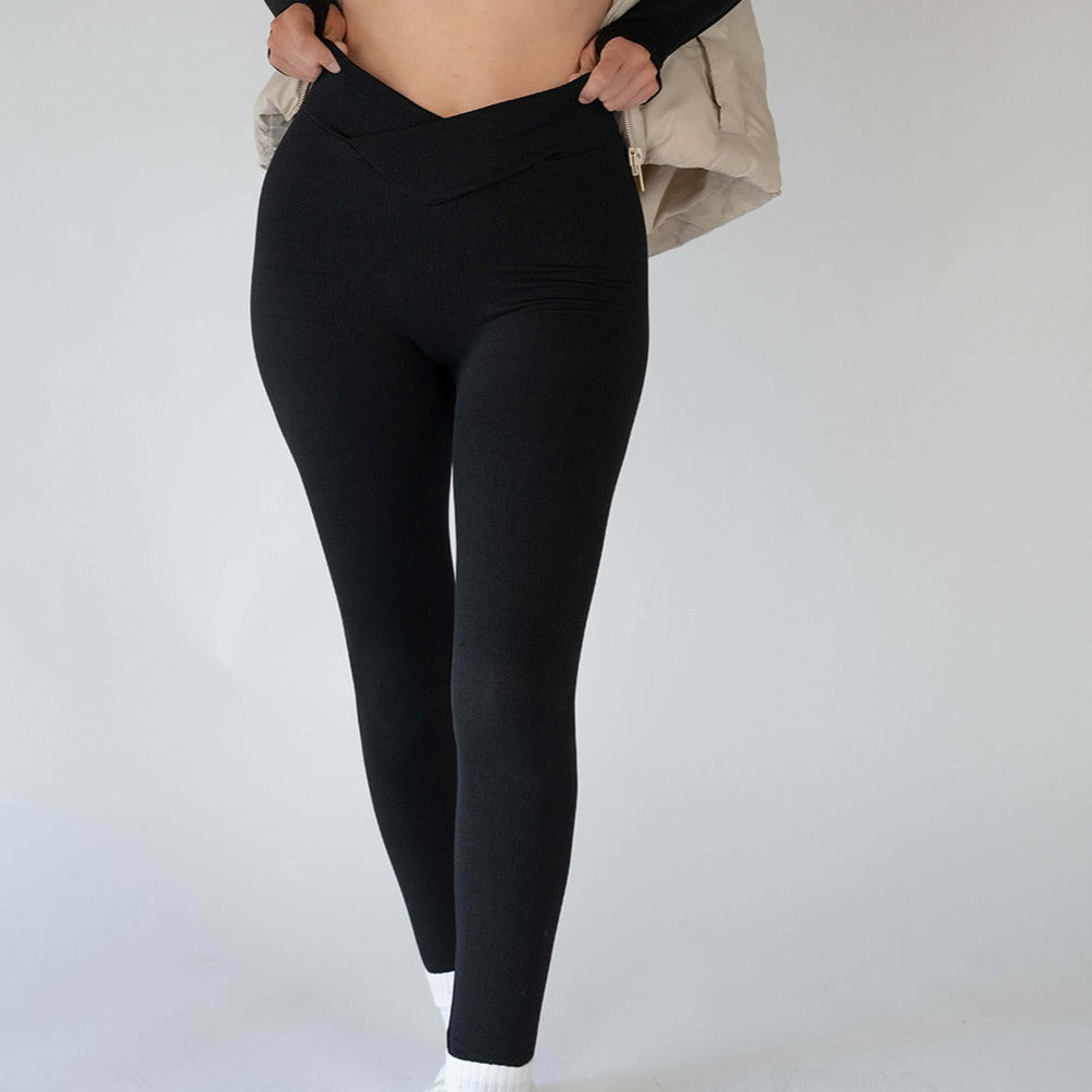 Conjunto de top manga larga y leggins negros